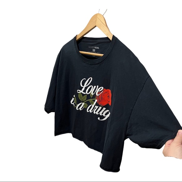 FASHION NOVA BLACK GRAPHIC ROSE CROP SS TEE - Picture 7 of 15